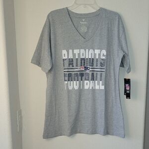 New England Patriots Victory Script V-Neck T-Shirt, Heather Gray, L, NWT